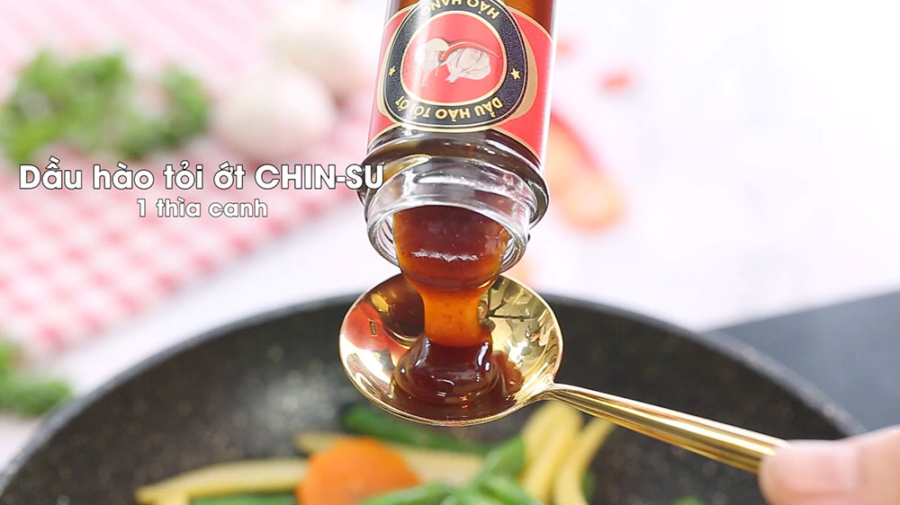 ướp tôm với dầu hào tỏi ớt CHIN-SU