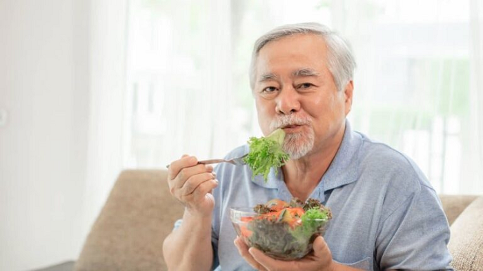 chế độ dinh dưỡng cho người lớn tuổi