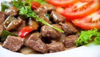 Cách làm bò lúc lắc thơm ngon để chiêu đãi cả nhà