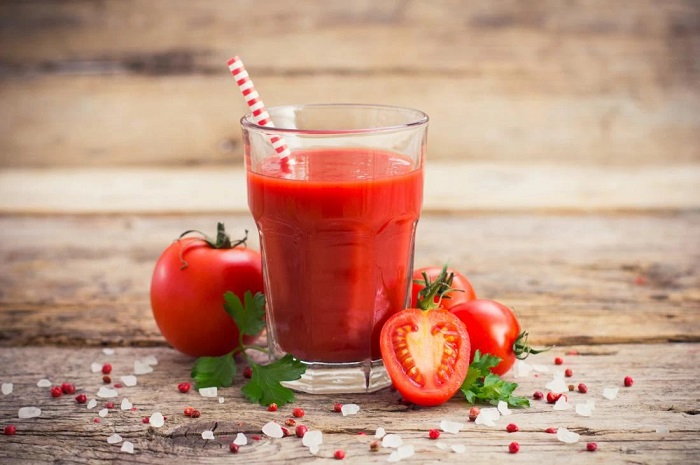 uống nước ép cà chua tốt cho huyết áp và tim mạch