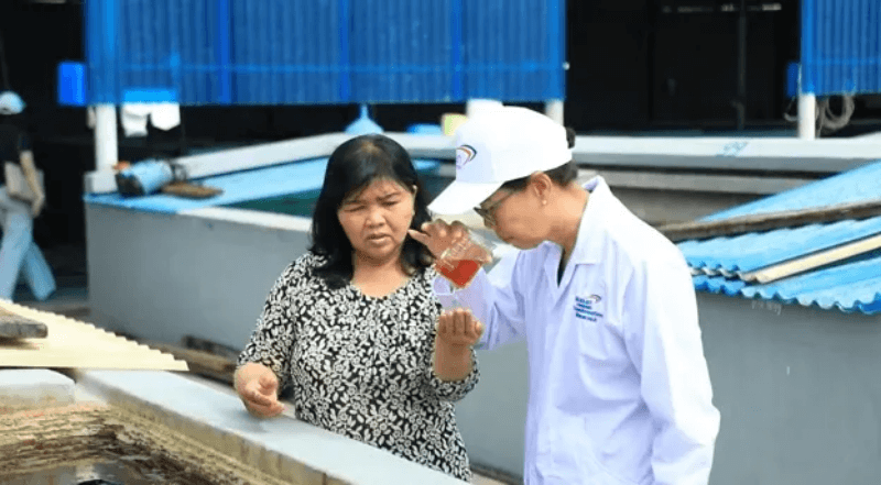 Kiểm tra chất lượng nước mắm tại nhà thùng