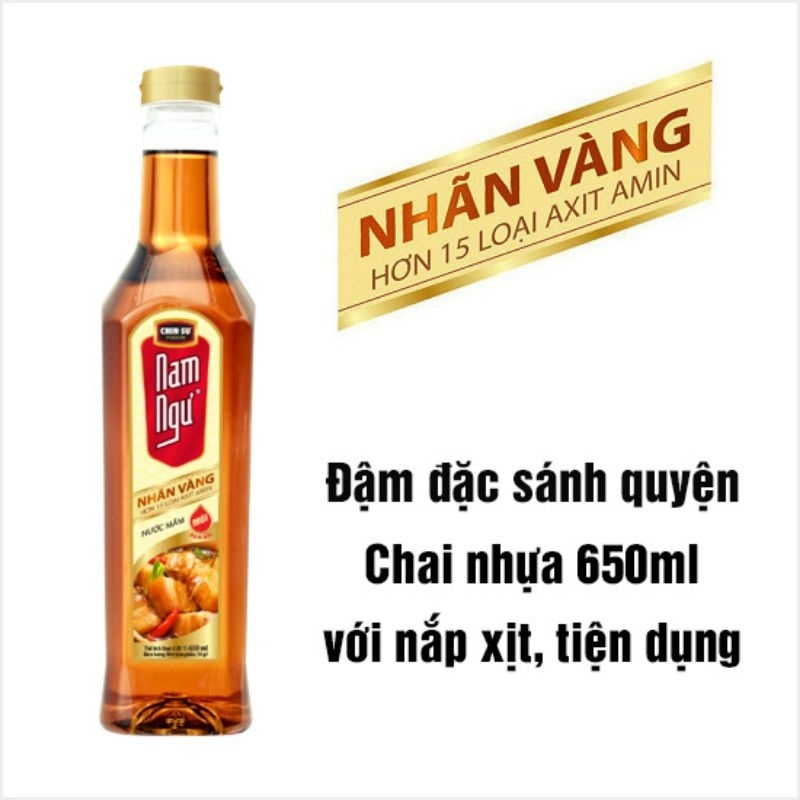Nước mắm Nam Ngư nắp vàng dạng chai xịt rất tiện dụng.